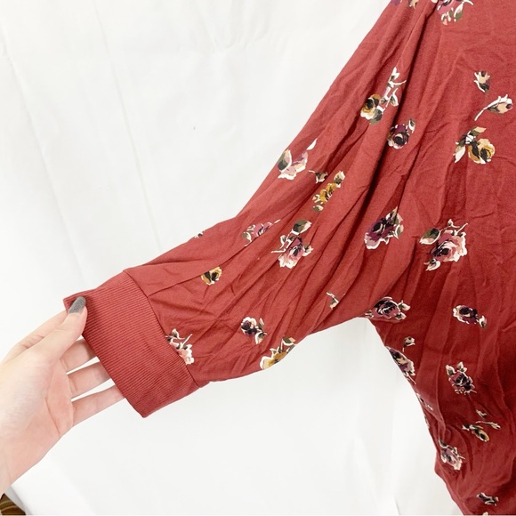🌺Reitmans “The Relaxed” Burgundy Floral V-Neck Top Women’s XL🌺 - Picture 2 of 8